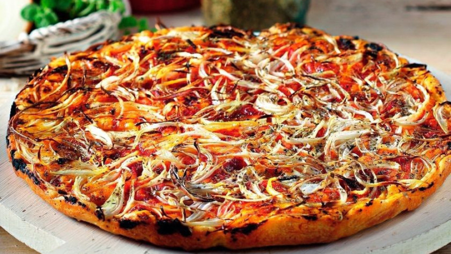 Λαδένια : Η νηστίσιμη ελληνική πίτσα με καταγωγή από την Κίμωλο