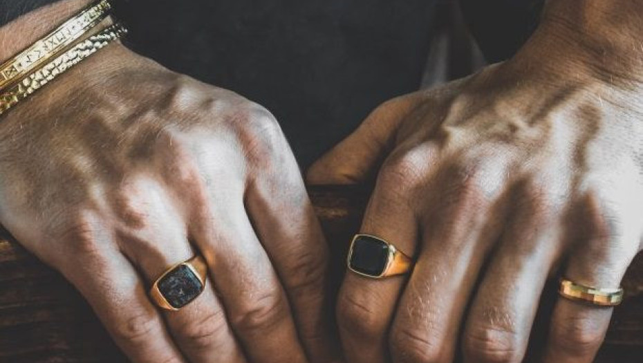 Τι τρέχει με τα ανδρικά δαχτυλίδια;