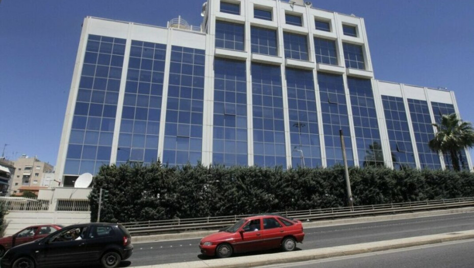 Μολότοφ τα ξημερώματα στο κτήριο του ΣΚΑΪ