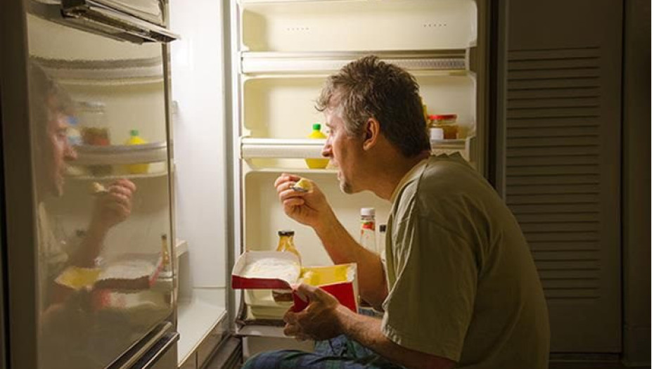 Τα διατροφικά λάθη που μας παχαίνουν στο βραδινό μας