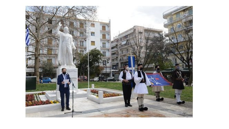 Ο Δήμαρχος Σερρών στην Πλατεία Ελευθερίας  Ύψωσε το λάβαρο του Εμμανουήλ  Παπά