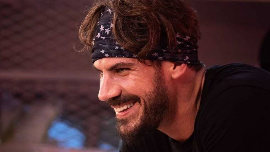 Άκης Πετρετζίκης – Δείτε τη φωτογραφία με τον 3,5 μηνών γιο του