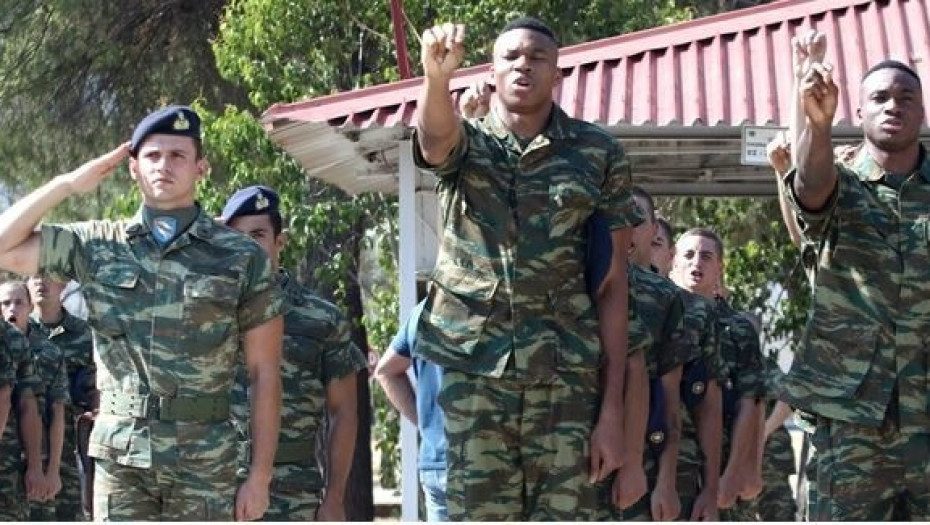 Οταν ο Γιάννης και ο Θανάσης ορκίζονταν στον ελληνικό στρατό [εικόνες]