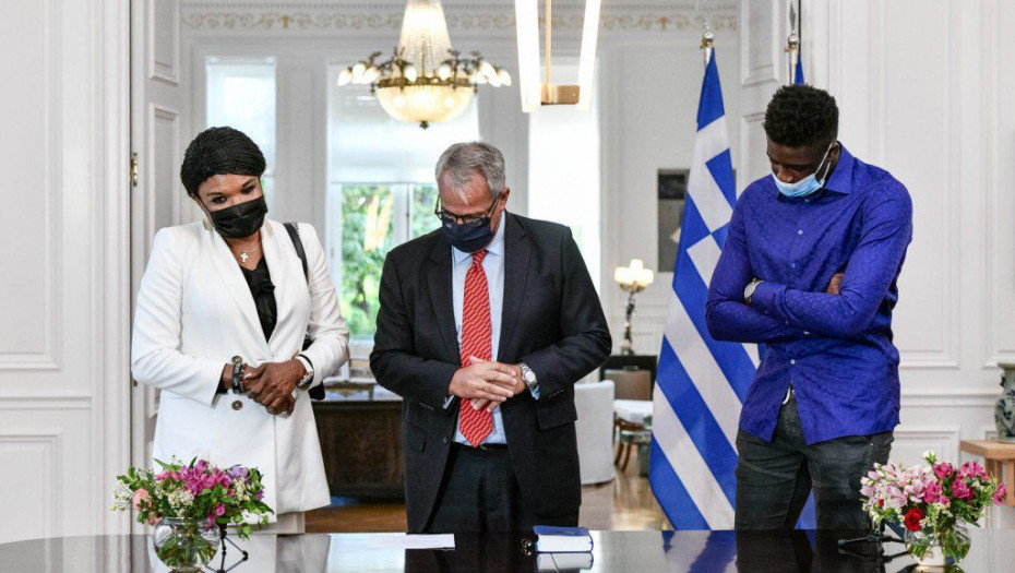 Γιάννης Αντετοκούνμπο – Έλληνες πολιτογραφήθηκαν η μητέρα κι ο αδερφός του