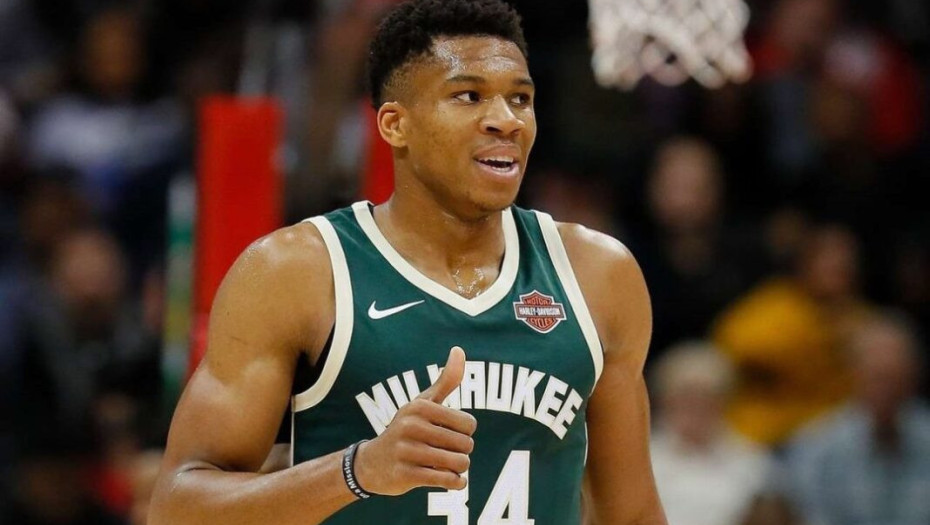 Γιάννης Αντετοκούνμπο: Το viral βίντεο που χαιρετάει την.. μικρή θαυμάστριά του!