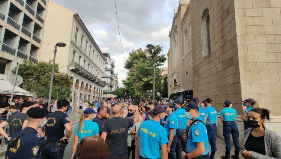 Ένταση στη Μητρόπολη στο λαϊκό προσκύνημα του Μίκη Θεοδωράκη – Τι συνέβη;