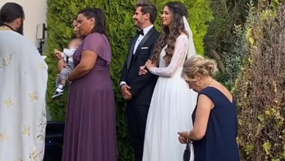 Άκης Πετρετζίκης – Κωνσταντίνα Παπαμιχαήλ: Λαμπερές Φωτογραφίες από τον γάμο τους