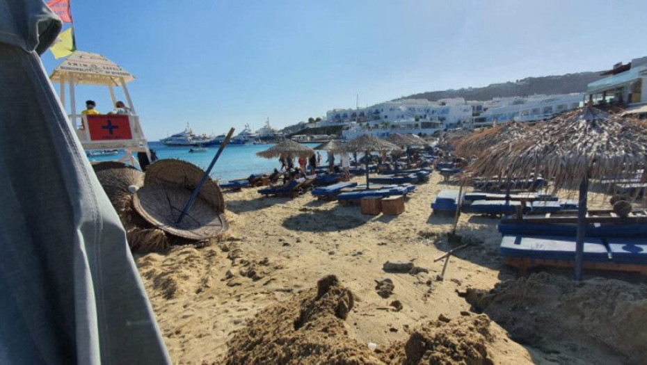 Μύκονος: «Έσκασε» η αποχέτευση και χύθηκαν λύματα – Κόκκινη σημαία στην παραλία Πλατύς Γιαλός