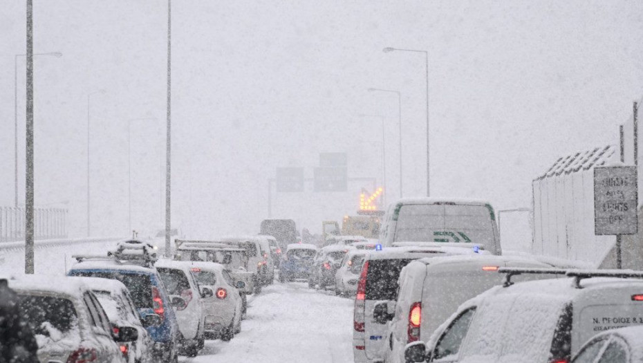 Κακοκαιρία «Ελπίδα»: Αποζημίωση 2.000 ευρώ για κάθε εγκλωβισμένο αυτοκίνητο στην Αττική Οδό