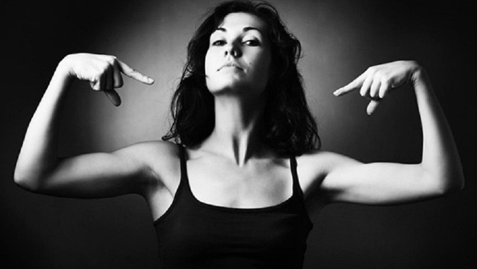 Χρόνια πολλά στις γυναίκες γιατί δεν το βάζουν ποτέ κάτω!