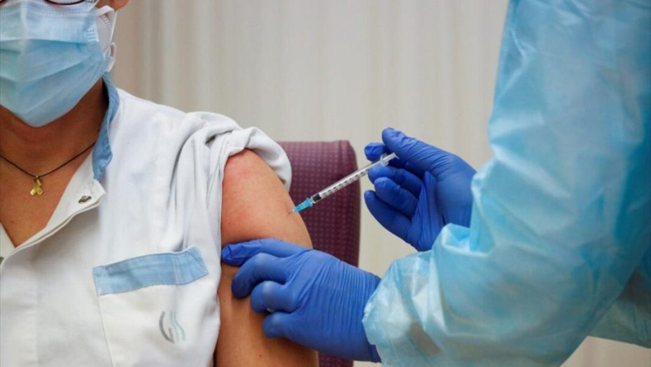 Στην ηλικιακή ομάδα των 50 ετών και άνω: Πάμε σε υποχρεωτικό εμβολιασμό