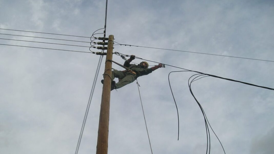 Γιώργος Βεζυργιαννίδης: Τα καλώδια της ΔΕΗ έπρεπε να είναι υπόγεια