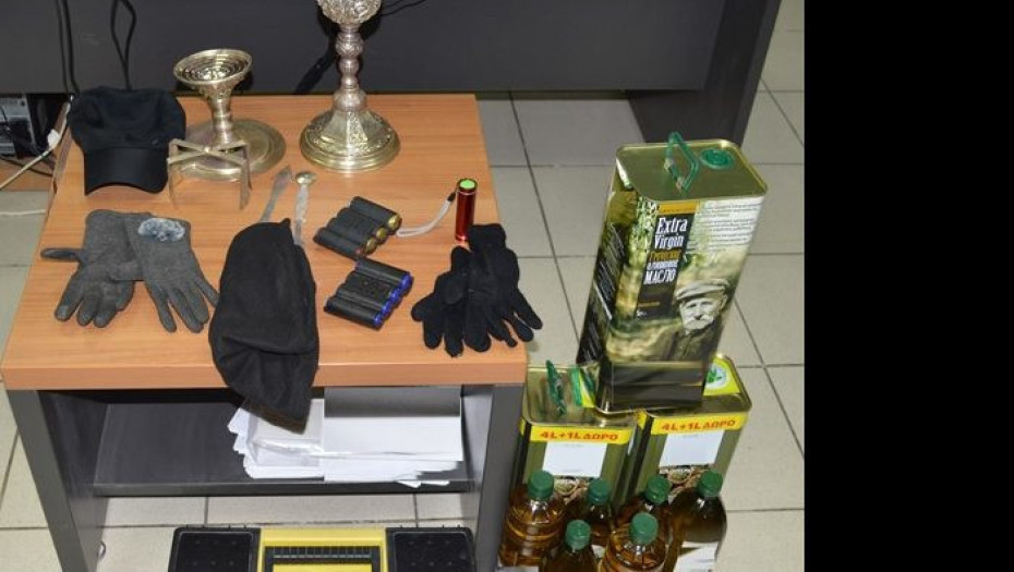 Διέρρηξαν 14 εκκλησίες: Τους πέρασαν χειροπέδες αστυνομικοί