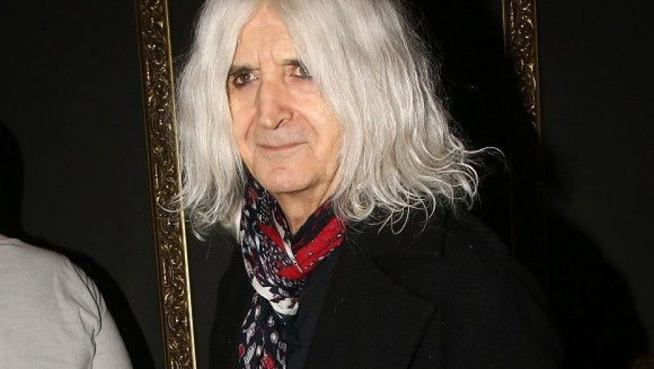 Νίκος Καρβέλας – Πατέρας για τρίτη φορά ο τραγουδιστής – Έγκυος η 31χρονη σύντροφός του, Ελενα Φερεντίνου