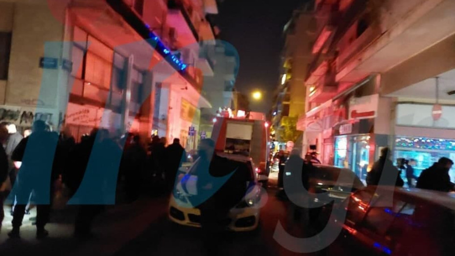 Θρίλερ με ομηρία στο κέντρο της Αθήνας – Άνδρας κρατά την κοπέλα του και απειλεί να τινάξει την πολυκατοικία στον αέρα