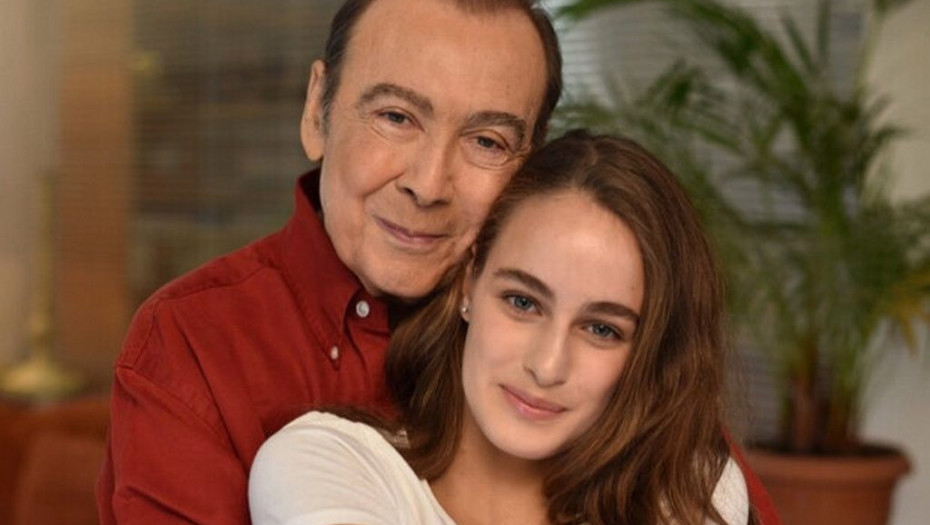 Τόλης Βοσκόπουλος – Ραγίζει καρδιές το μήνυμα της κόρης του έξι μήνες από το θάνατό του