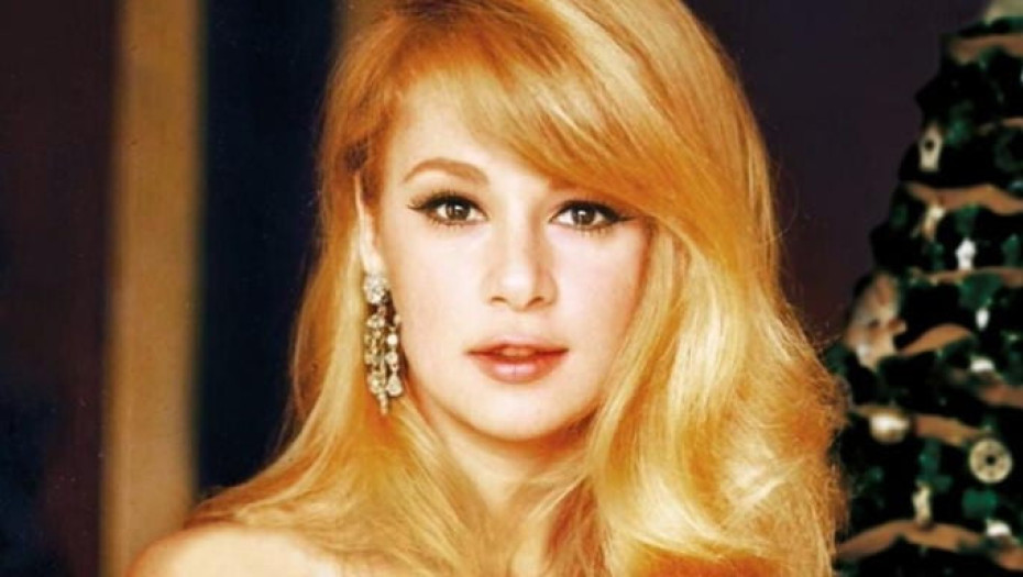 Αλίκη Βουγιουκλάκη: Δείτε πως ήταν πριν από τις πλαστικές