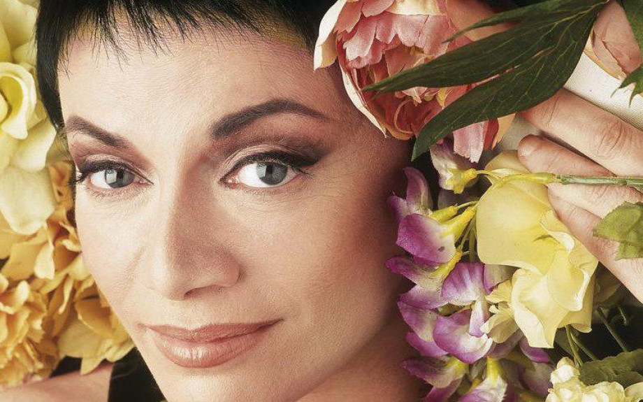 Μαλβίνα Κάραλη : Οι άνθρωποι να συναντιούνται. Να μην απαντιούνται