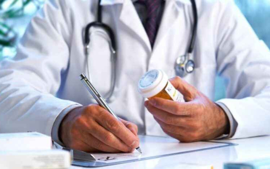 Η κρίση δημιούργησε το πρόβλημα: «Κίνητρο» για επιστροφή των ιατρών το …δίπορτο!