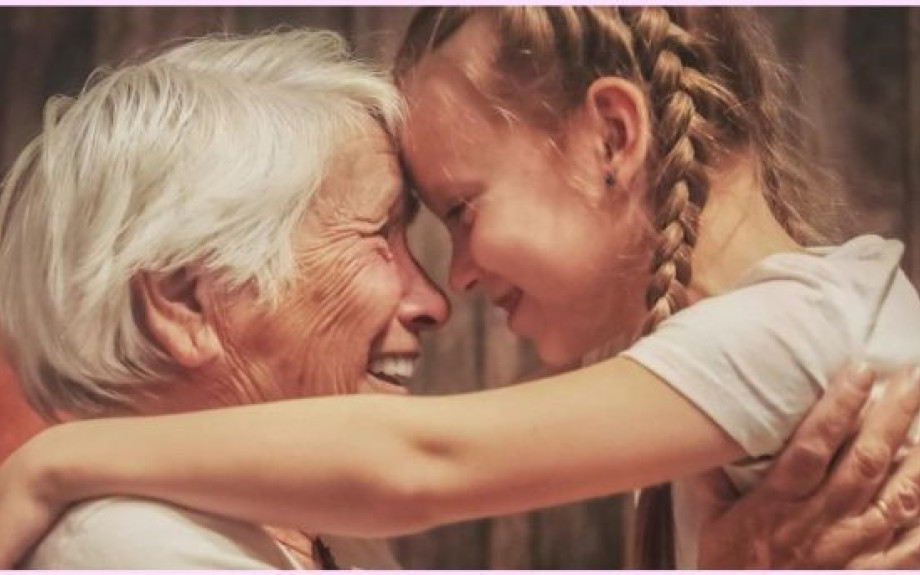 9χρονο κορίτσι με απόλυτη ψυχραιμία έσωσε την ζωή της γιαγιά της όταν εκείνη λιποθύμησε