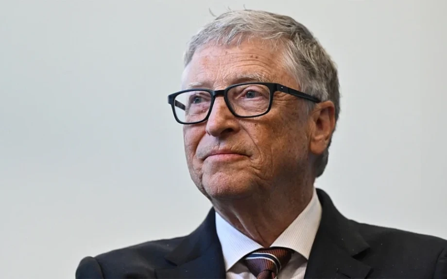 Μπιλ Γκέιτς: «Έχετε γυμνές εικόνες σας στο κινητό;» – Σάλος με τις ερωτήσεις σε υποψήφιες γραμματείς του