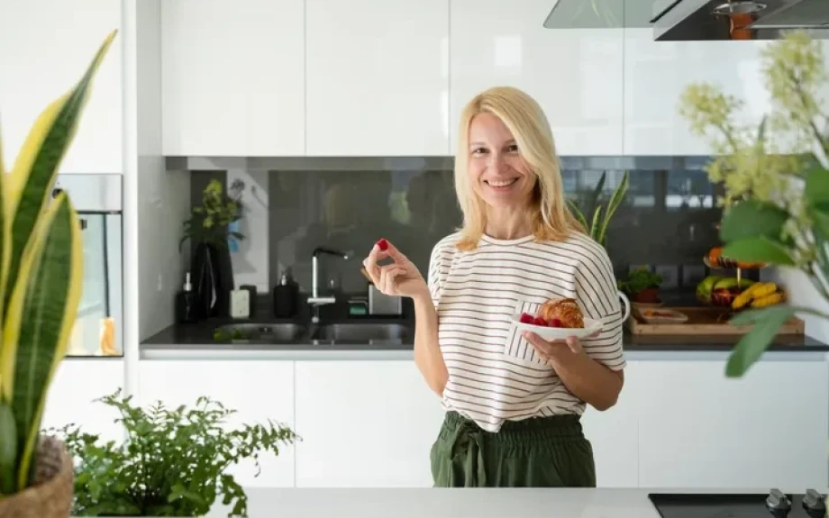 Η καλύτερη ώρα για πρωινό αν θέλουμε να ρίξουμε την πίεση και τα περιττά κιλά εδώ και τώρα