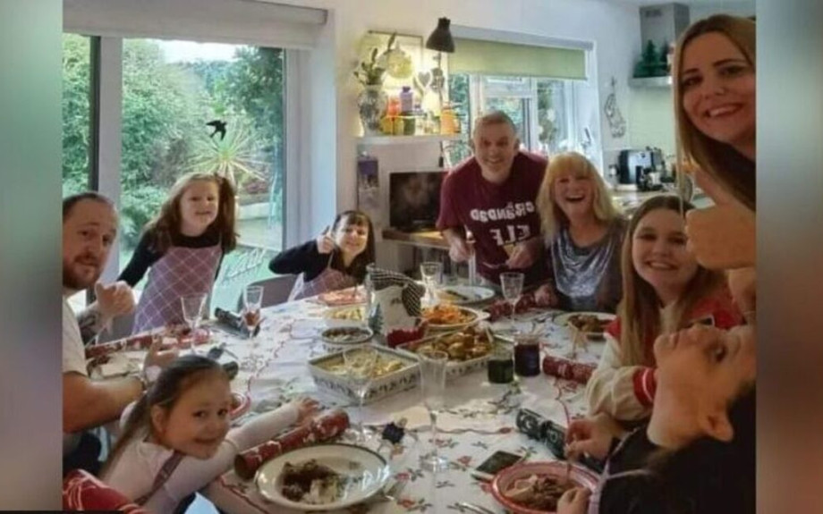 Η γιαγιά «Σκρουτζ» που χρεώνει την…οικογένειά της για το εορταστικό τραπέζι, αύξησε φέτος την τιμή