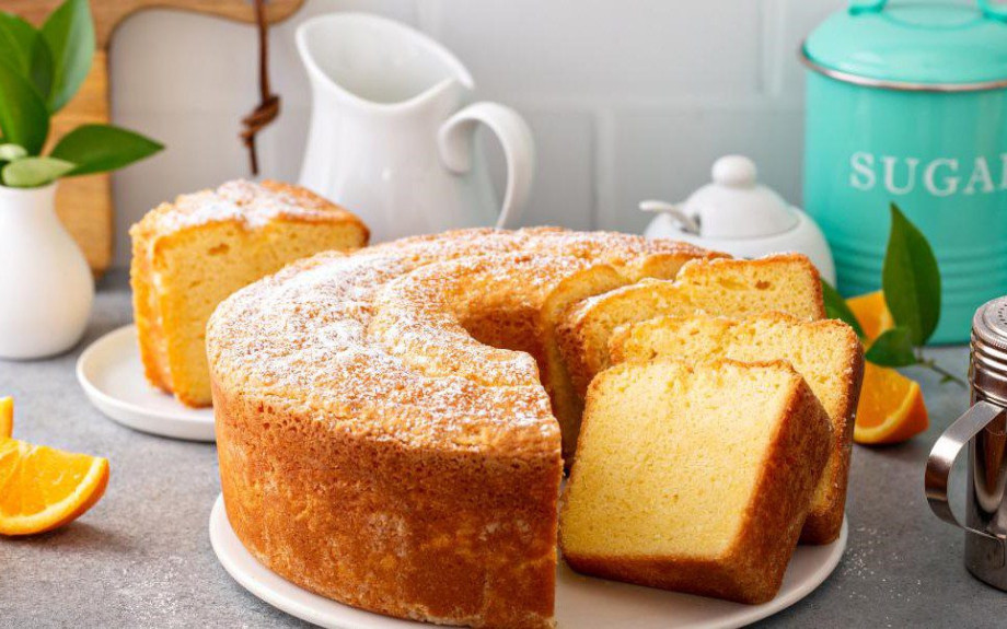 Το πανεύκολο κέικ που βάζεις ένα ολόκληρο πορτοκάλι μέσα στο μίξερ