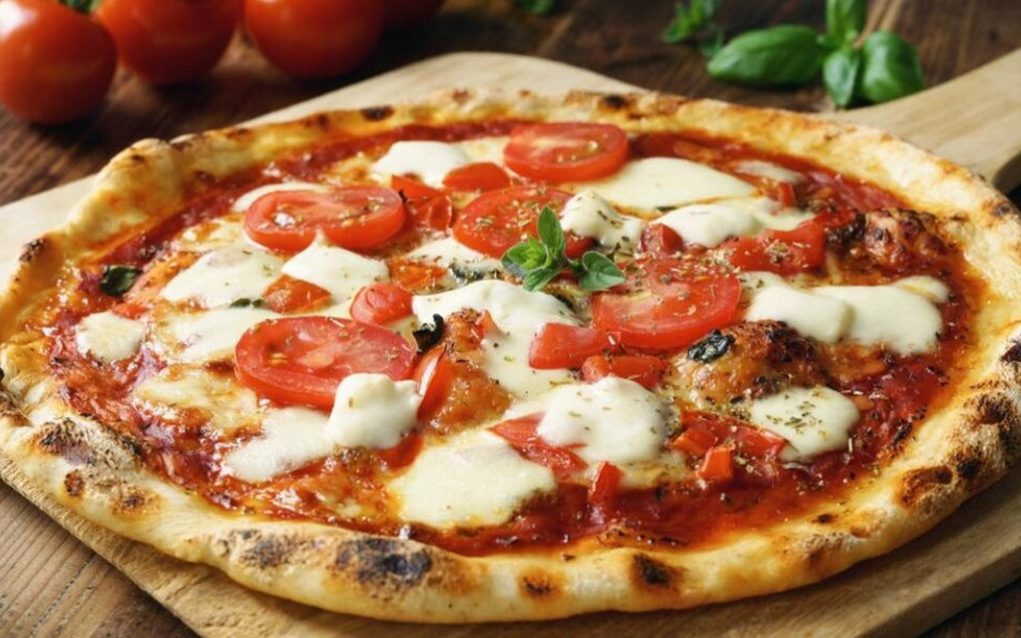 Συνταγή για σκεπαστή πίτσα στην τοστιέρα -Έτοιμη σε 15 λεπτά