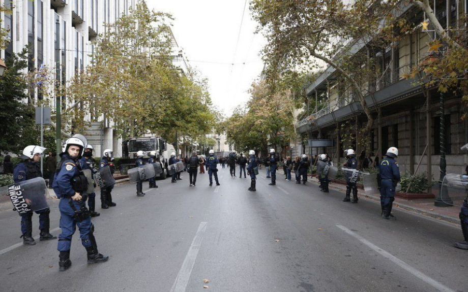 Πολυτεχνείο: Δρακόντεια τα μέτρα της ΕΛ.ΑΣ στην Αθήνα – Επί ποδός 5.000 αστυνομικοί, ελικόπτερα, drones και αύρες