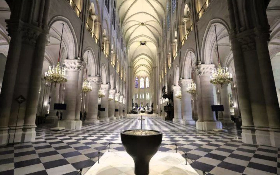 Η Παναγία των Παρισίων ανοίγει ξανά πέντε χρόνια μετά την καταστροφική πυρκαγιά