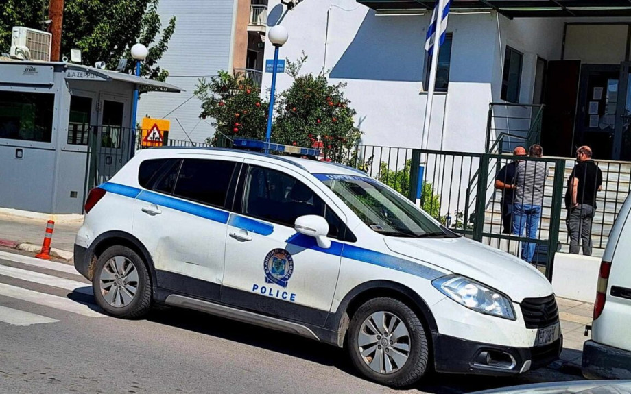 38χρονη Ρομά προσπαθούσε να αρπάξει χρυσούς σταυρούς από ηλικιωμένες