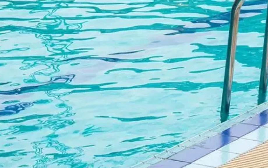 Χανιά: Μεθυσμένος τουρίστας παρενόχλησε ανήλικη σε πισίνα ξενοδοχείου