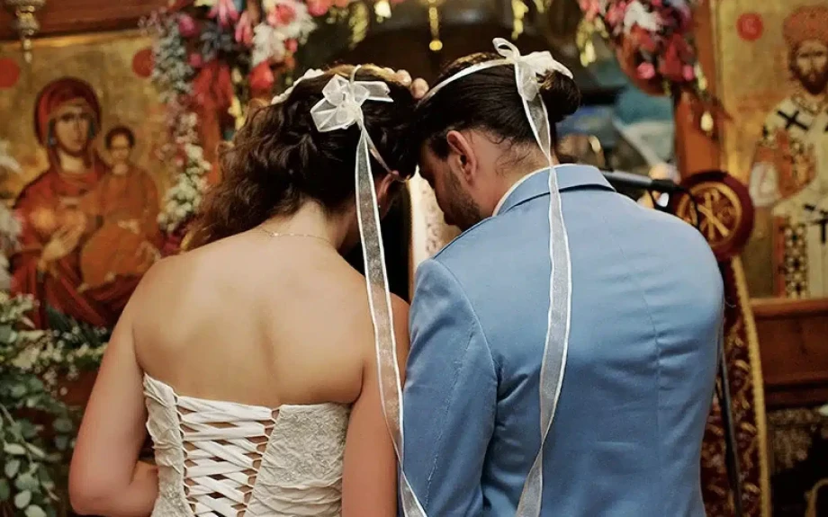 Οpγή με τις «ταρίφες» στις εκκλησίες σε γάμους και βαφτίσεις – Τα «ιερά» πακέτα και η πατέντα να βγαίνουν «λάδι»