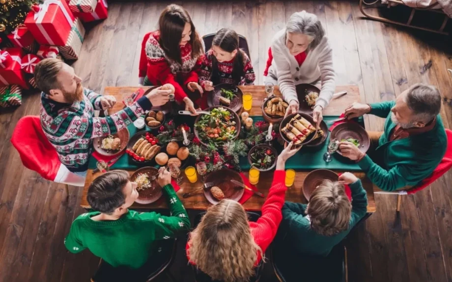 Εορταστικό τραπέζι: Τι προκαλεί ένα λουκούλλειο γεύμα στον εγκέφαλο – Το επικίνδυνο σενάριο