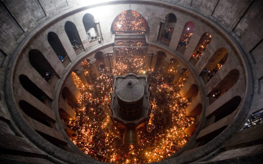 Άγιο Φως: Η τελετή Αφής και το σχέδιο διανομής Του σε όλη την Ελλάδα – Πότε θα βρίσκεται στην Αθήνα