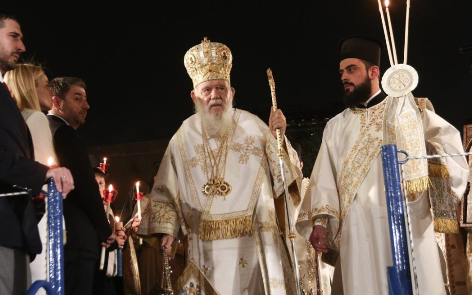 Κατανυκτική ατμόσφαιρα στην Ανάσταση σε όλη τη χώρα – Το μήνυμα Ιερώνυμου