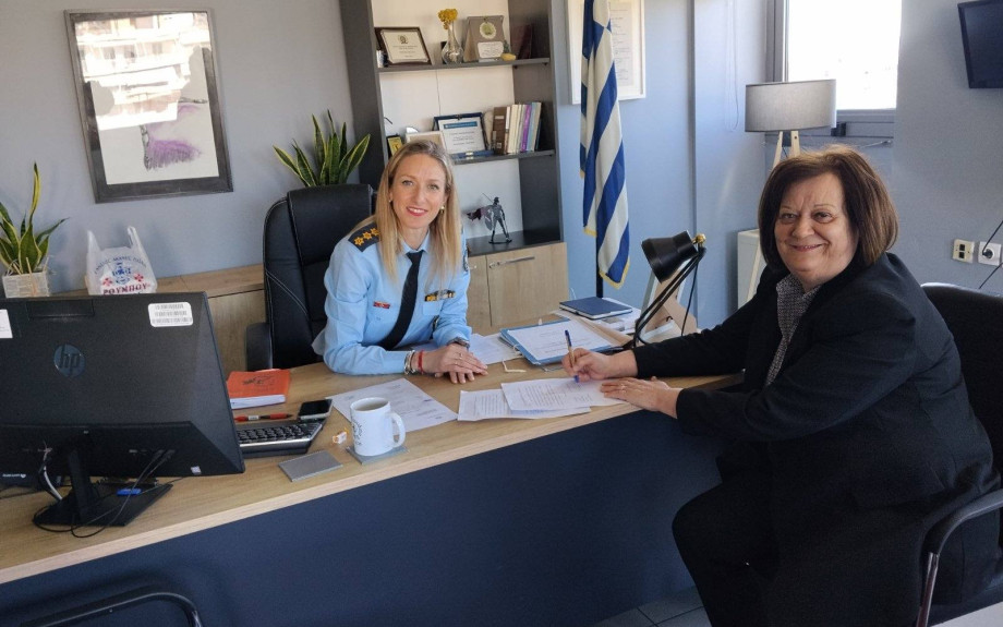 Συνεχίζουμε μαζί ενάντια στη βία: Ανανέωση συνεργασίας για τη στήριξη κακοποιημένων γυναικών στις Σέρρες