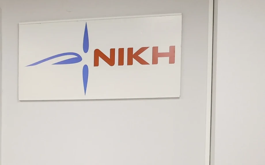 ΝΙΚΗ- Οι πολίτες αναστενάζουν σε πρατήρια και σούπερ μάρκετ.