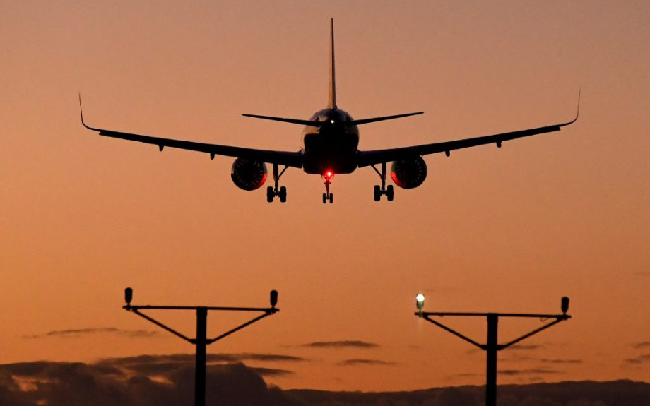 Αναστάτωση σε πτήση από Βρυξέλλες προς Ηράκλειο: Επιβάτης κατέβασε το παντελόνι του μπροστά σε αεροσυνοδό