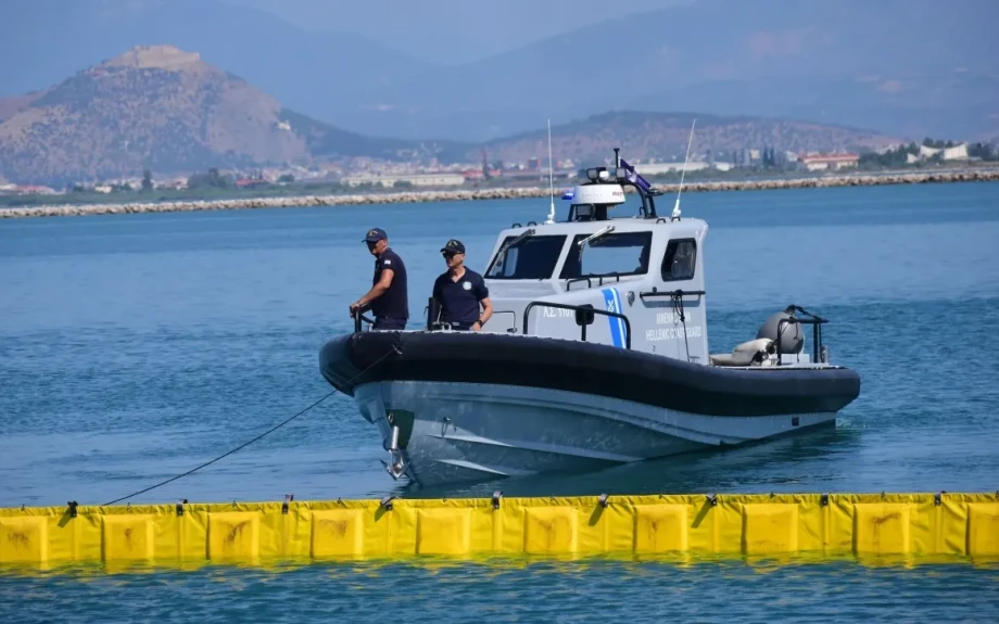 Καταδίωξη σκάφους με 14 μετανάστες στην Σάμο - Συνελήφθη ο φερόμενος διακινητής