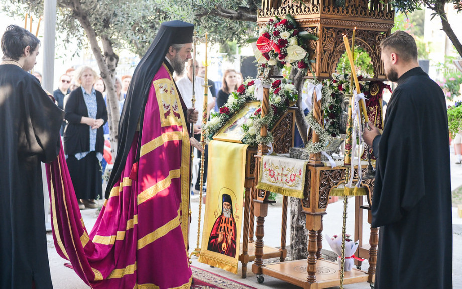 Σερρών Θεολόγος: Οι Σερραίοι τιμούν τον  Άγ. Λουκά τον ιατρό!
