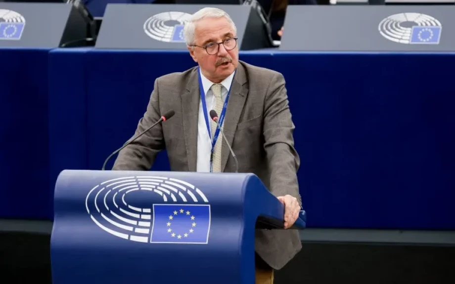 Γιάννης Μανιάτης: «Η Ελλάδα πρωταθλήτρια στις ακριβές τιμές ενέργειας και ουραγός στην αποθήκευση»