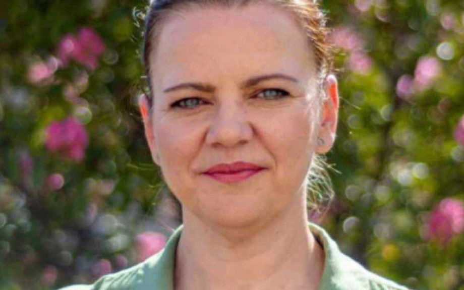Έλενα Τούσκα “Μα για δυο δέντρα κάνετε έτσι;”