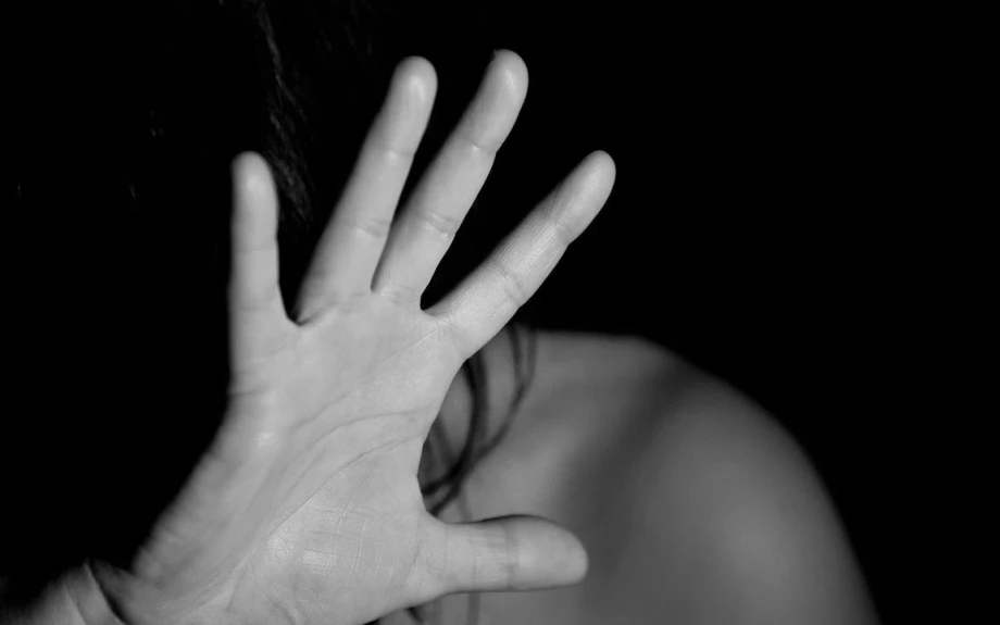 Απειλούσε τη σύντροφό του στον Βόλο - «Θα σου ανοίξω το κεφάλι με την τσάπα»