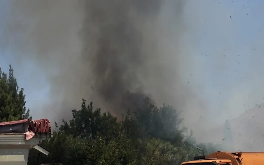 Γυναίκα συνελήφθη για πρόκληση πυρκαγιάς σε ξερά χόρτα στην Αθήνα – Άνδρας έφαγε πρόστιμο 1.312 ευρώ στη Χίο
