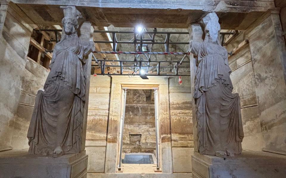 Λίνα Μενδώνη: «Με γοργούς ρυθμούς εξελίσσονται οι εργασίες στον Τύμβο Καστά, στην Αμφίπολη