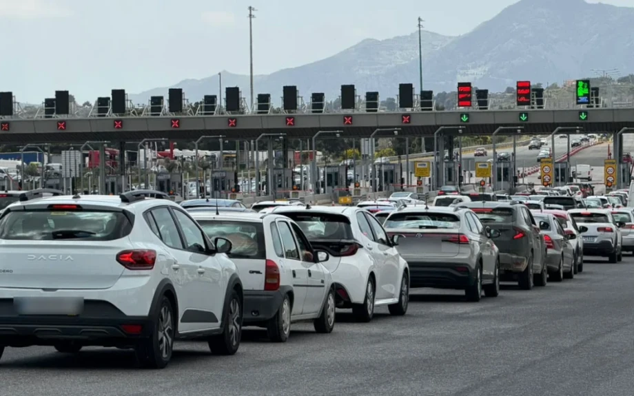 Με χαμηλές ταχύτητες η επιστροφή των εκδρομέων του Δεκαπενταύγουστου: Προβλήματα στην Αθηνών - Κορίνθου στο ύψος των Μεγάρων