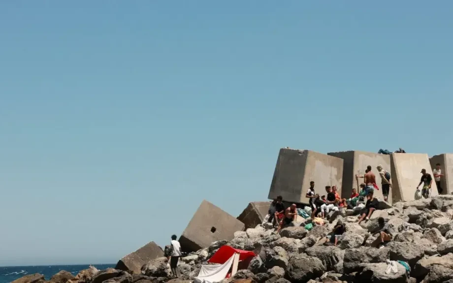 Ισπανία: Καταγγελίες για βιασμούς ανήλικων μεταναστριών στη Θέουτα – Πέντε κορίτσια έως 14 ετών στο νοσοκομείο