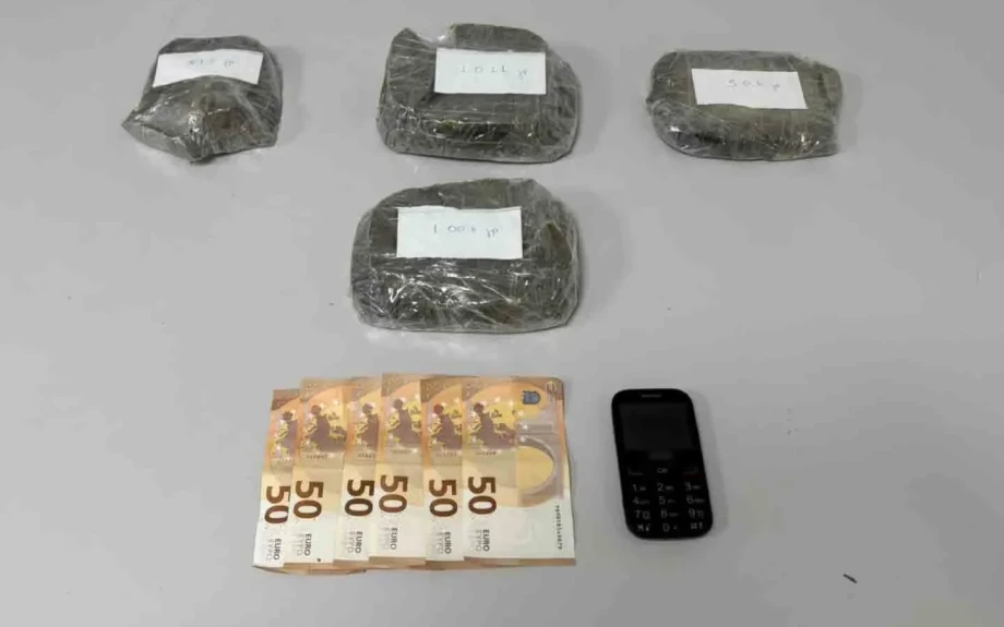 Πάνω από 3 κιλά ηρωίνης κατασχέθηκαν μετά από επιχείρηση της Δ.Α.Ο.Ε. σε οικία στη Θεσσαλονίκη